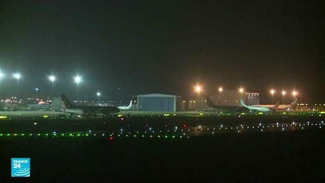 فرار راكبين طائرة في مطار إسبانيا