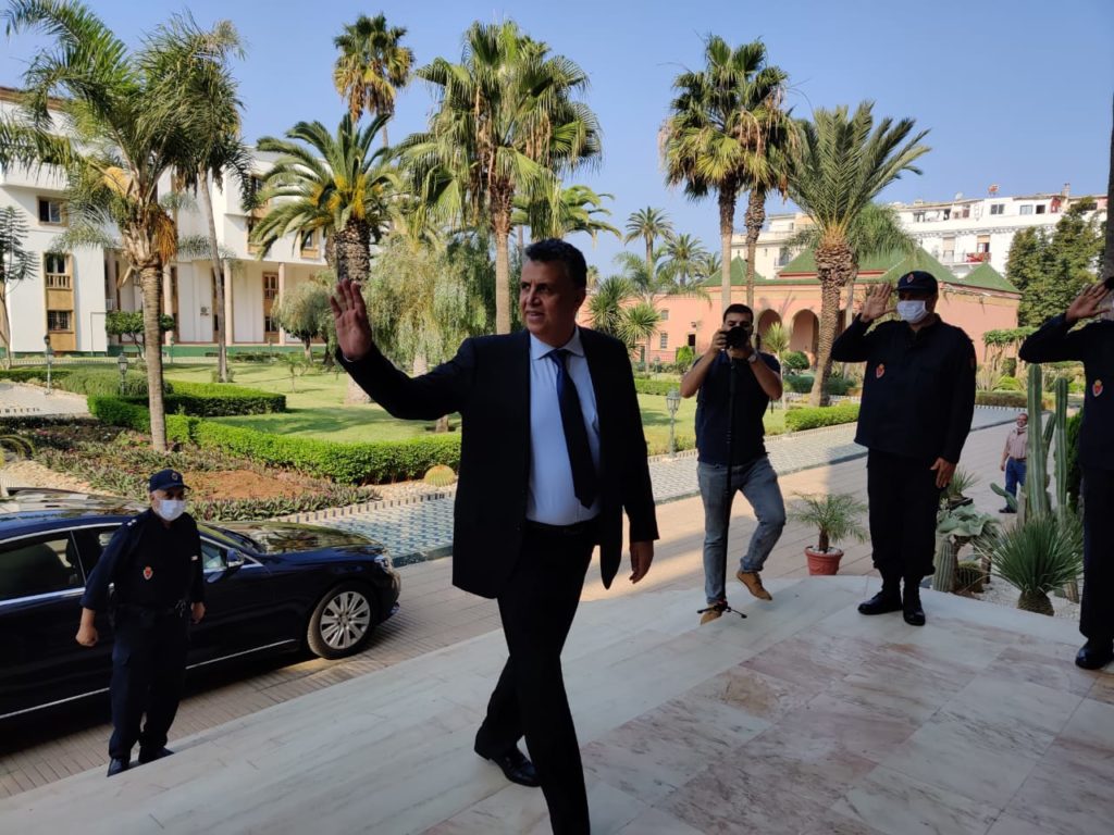 وزير العدل المحامين يجب أن تطبق عليهم الضرائب